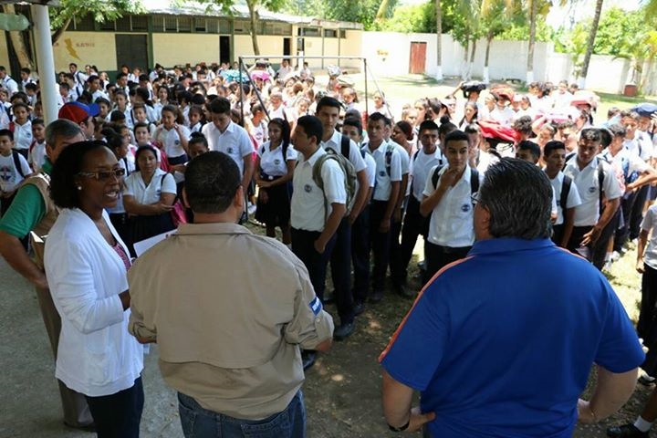CTIC Director with local official and school children Omoa